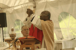 Image of Cardinal Arinze celebrating the Holy Sacrifice of the Mass. He was the commencement speaker and recipient of an Honorary Doctorate.