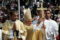 Image of The Pope is “in good form, relaxed and pleased with the welcome” said Vatican spokesman Fr. Federico Lombardi noted speaking to journalists after the end of mass this morning here in Amman. 