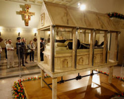 Image of 'Look to Padre Pio, to his example, to his sufferings, and
invoke his intercession that he may obtain from the Lord the light and strength you need to continue his mission, imbued with love for God and fraternal charity'.
