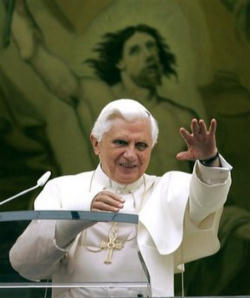 Image of The Holy Father urged all priest to invite Our Lady 
