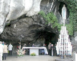 Image of She reported to ANSA that when she was in the healing bath at Lourdes, 'I felt a voice encouraging me and a strong pain in my legs.'