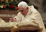 Image of Pope Benedict XVI in Prayer.