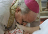 Image of Archbishop Francisco Gil Hellin of Burgos at Holy Thursday footwashing