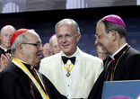 Image of Supreme Chaplain Bishop William E. Lori and Supreme Knight Carl A. Anderson congratulate Cardinal Jaime Ortega y Alamino of Havana, Cuba, Gaudium et Spes Award honoree.