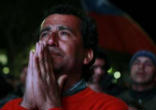 Image of Chilean Miner gives the thumbs up.