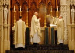 Image of Fr. Jeffrey Steenson celebrating the Holy Sacrifice of the Mass according to the Anglican Use Liturgy in the Catholic Church