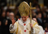 Image of Pope Benedict XVI greets the faithful