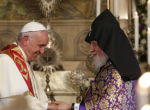 Image of Pope Francis works with the Supreme Patriarch and Catholicos Karekin II to offer prayers (Paul Haring/CNS).
