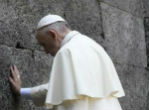 Image of Pope Francis prays at the Auschwitz concentration camp (L'Osservatore Romano/CNA).