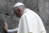 Image of Pope Francis recalls Auschwitz visit (AFP).