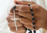 Image of Pope Francis comforts us with hope in Christ.