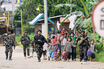 The army has rescued hundreds of people, but 300-600 Christians still remain trapped in the city.