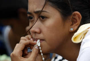 The people of the Philippines are using the rosary to fight back against violence.