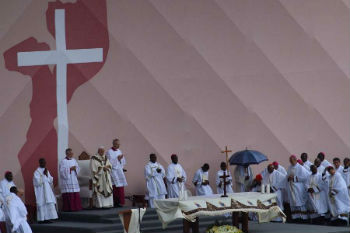 Pope Francis with Mozambican Catholics