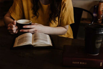 Image of Girl reading Bible