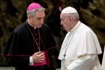 Image of Archbishop Georg Ganswein speak to Pope Francis on Jan 15 2020