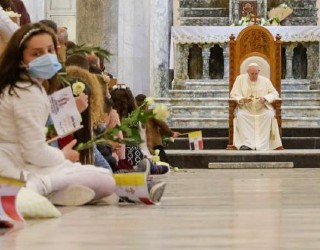 Image of Children met with Pope Francis at the Church of the Immaculate Conception in Qaraqosh, Iraq. 