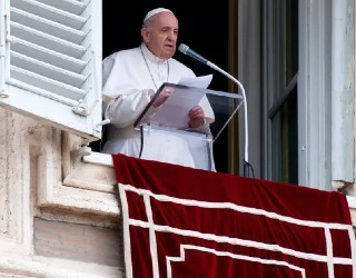 Image of Pope Francis giving his Angelus. 