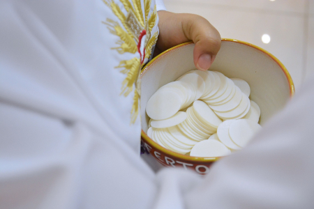 Image of A Eucharistic miracle was reported at St. Thomaston's St. Thomas Church in Connecticut. 