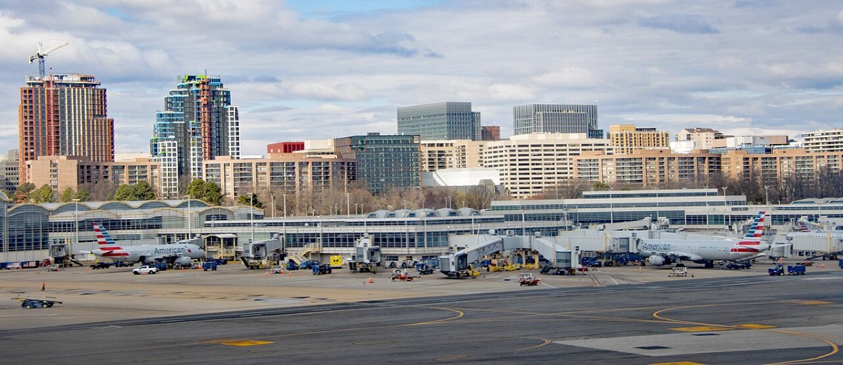 Image of Ronald Reagan National Airport (Wikimedia Commons)