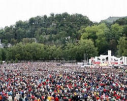 Image of To the Pilgrims gathered at the shrine of Our Lady of Lourdes and to all the Pilgrims throughout the entire world, the Holy Father proclaimed the message of the Cross.