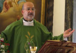 Image of Fr. James Farfaglia celebrating the Ordinary Form of the Holy Sacrifice of the Mass.