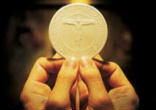 Image of Fr. James Farfaglia celebrating the Holy Sacrifice of the Mass