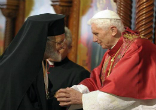 Image of Pope Benedict XVI shakes hands with Lebanon's President Michel Suleiman