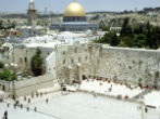 Image of Jews may pray at the Wailing Wall, but any closer and it's jihad. 