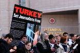 Image of Journalists in Turkey protest against the imprisonment of their colleagues.