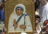 Image of Pope Francis calls us to follow St. Mother Teresa's example.