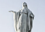 Image of The Virgin Mary statue in Santiago, Chile.