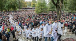 Image of Millions of Catholics gathered at the borders, and at 4,000 locations across the country to pray the Rosary. 